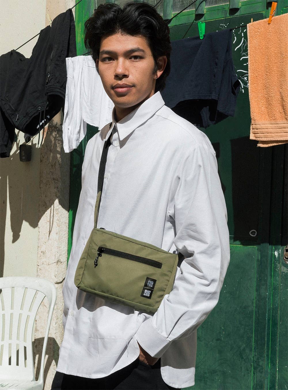 Recycelte Schultertasche (Olivgrün) — Recyceltes Nylon