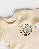 Love Cats Hate Racism Baby Body von NKSP – Vorderansicht