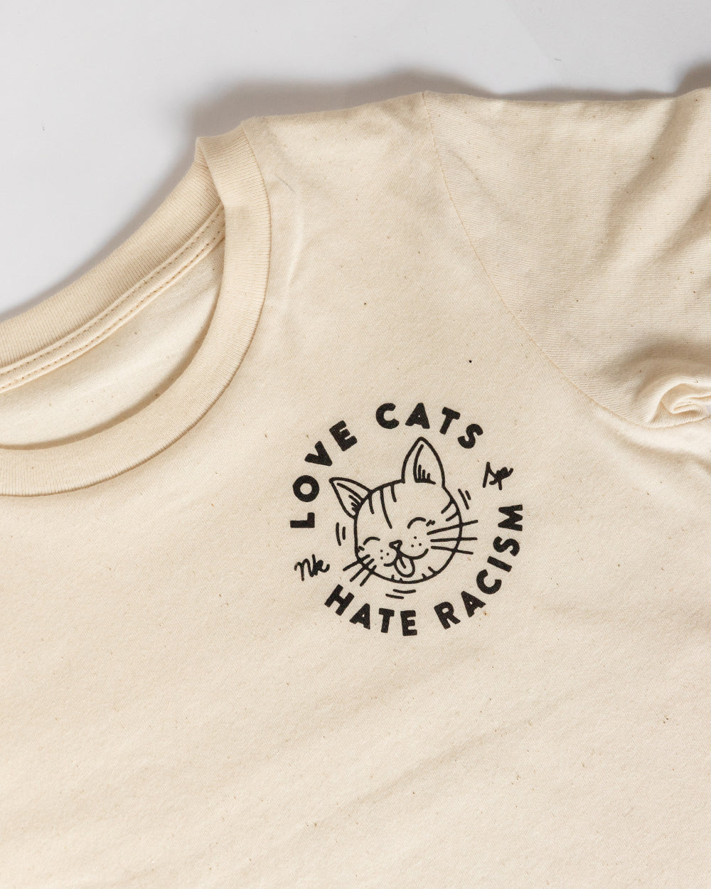 Love Cats Hate Racism Kids T-Shirt von NKSP