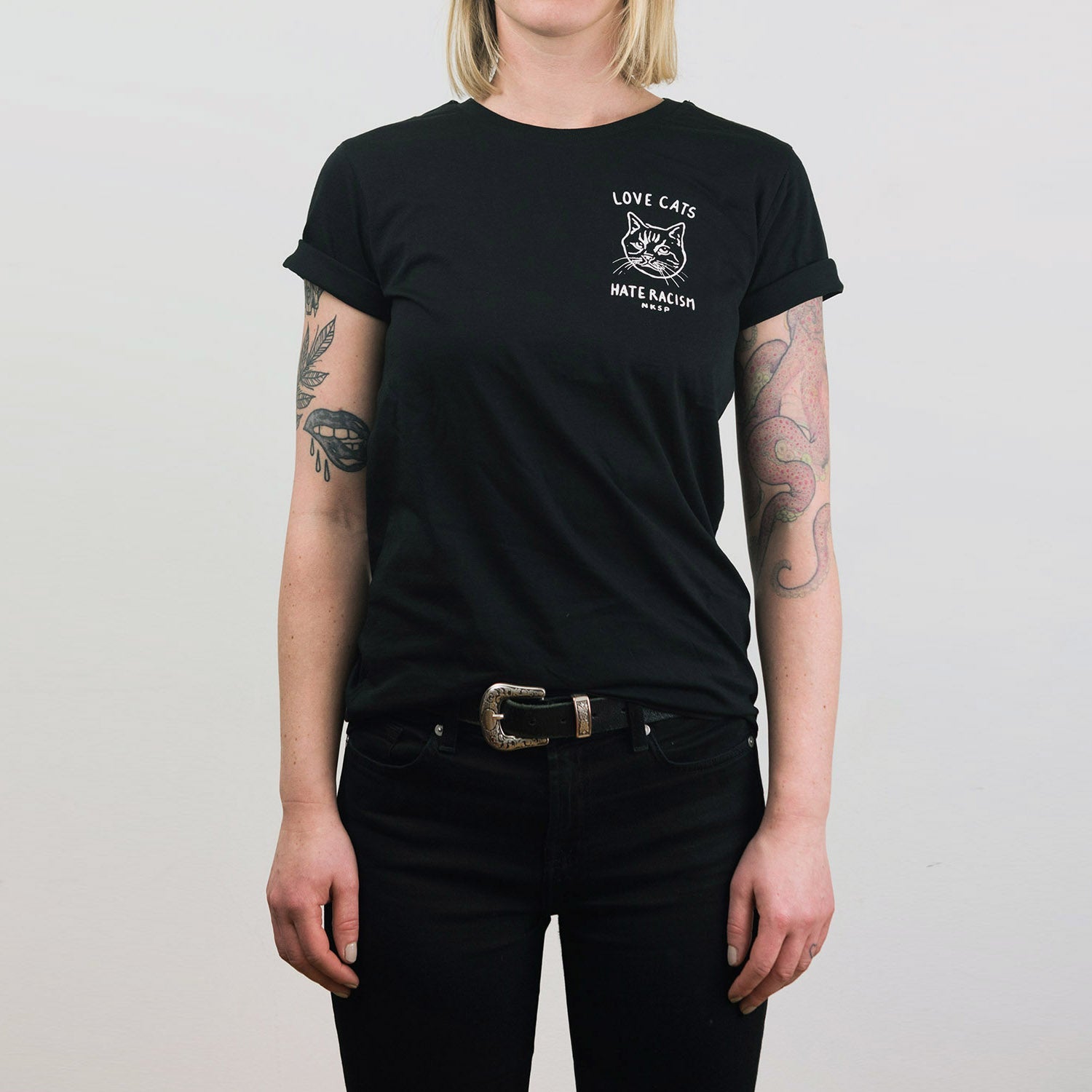 Love Cats Hate Racism T-Shirt von NKSP