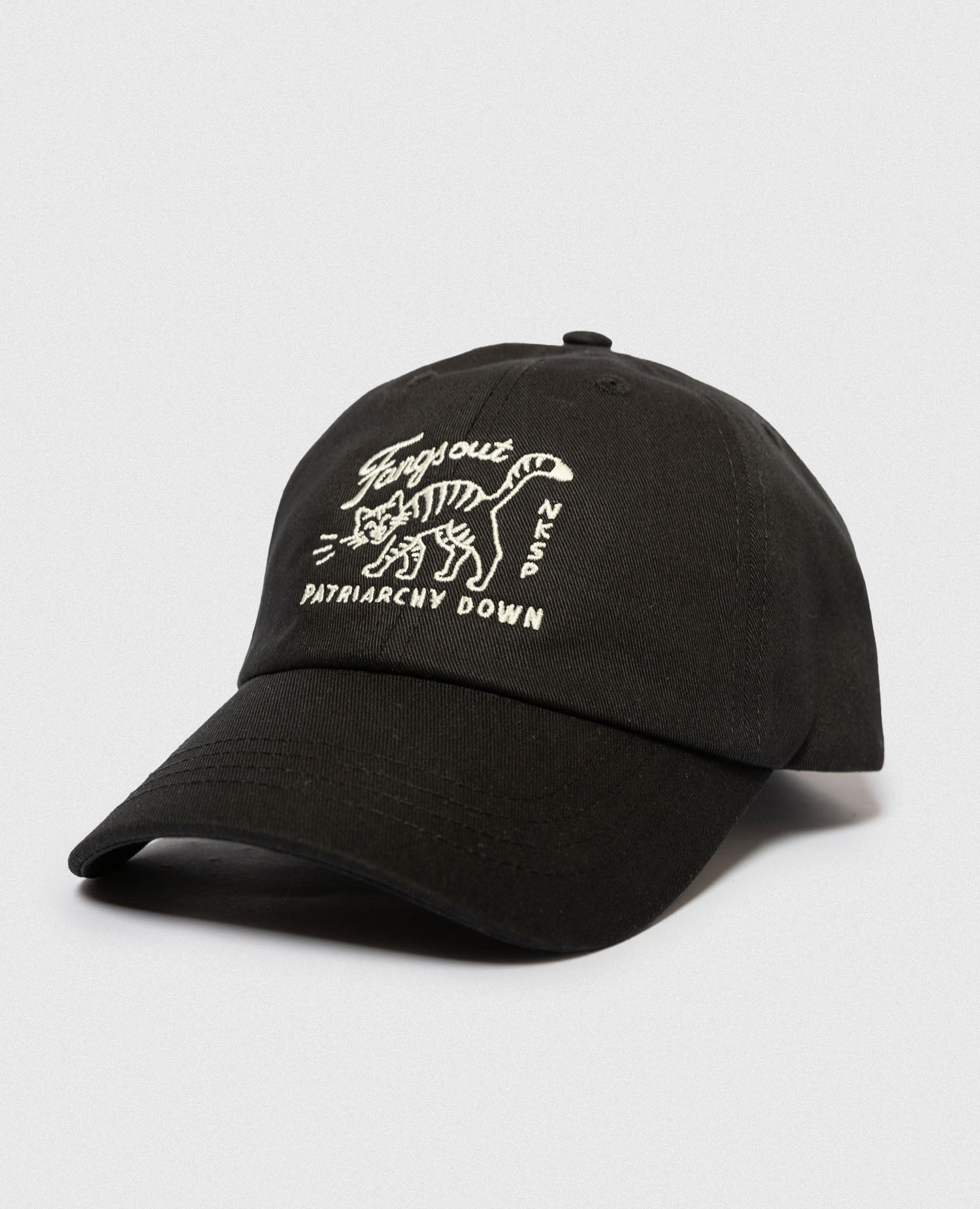 Fangs Out Patriarchy Down Dad Cap von NKSP