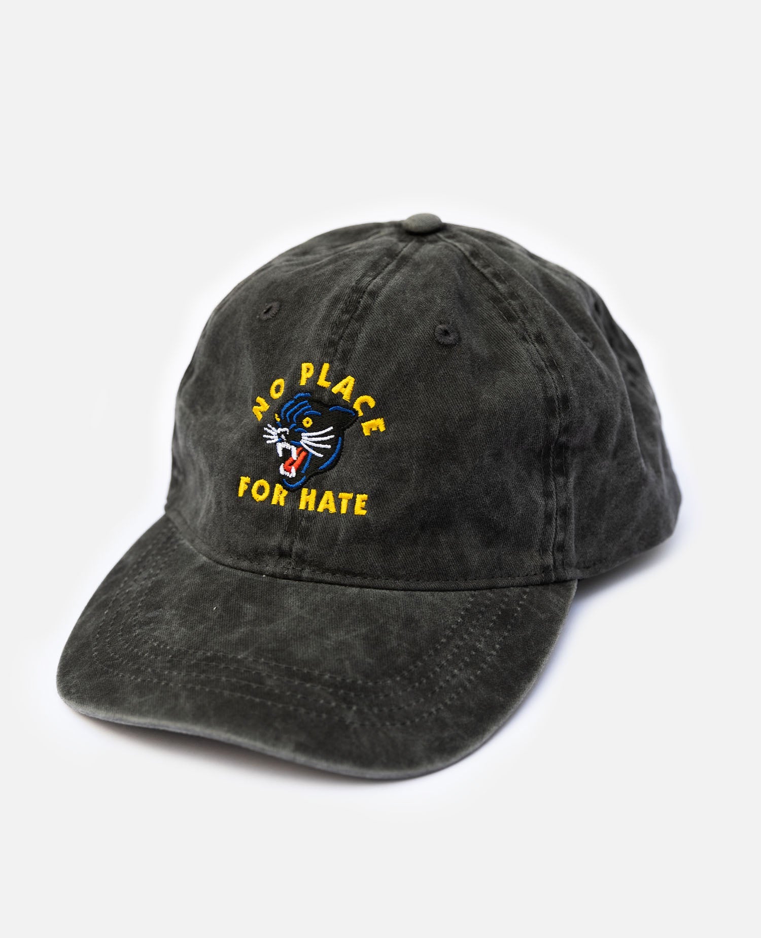 No Place For Hate Cap von NKSP – gestickter Panther, Frontansicht