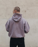 Blume Hoodie Lila von NKSP – Rückansicht mit Kapuze am Model