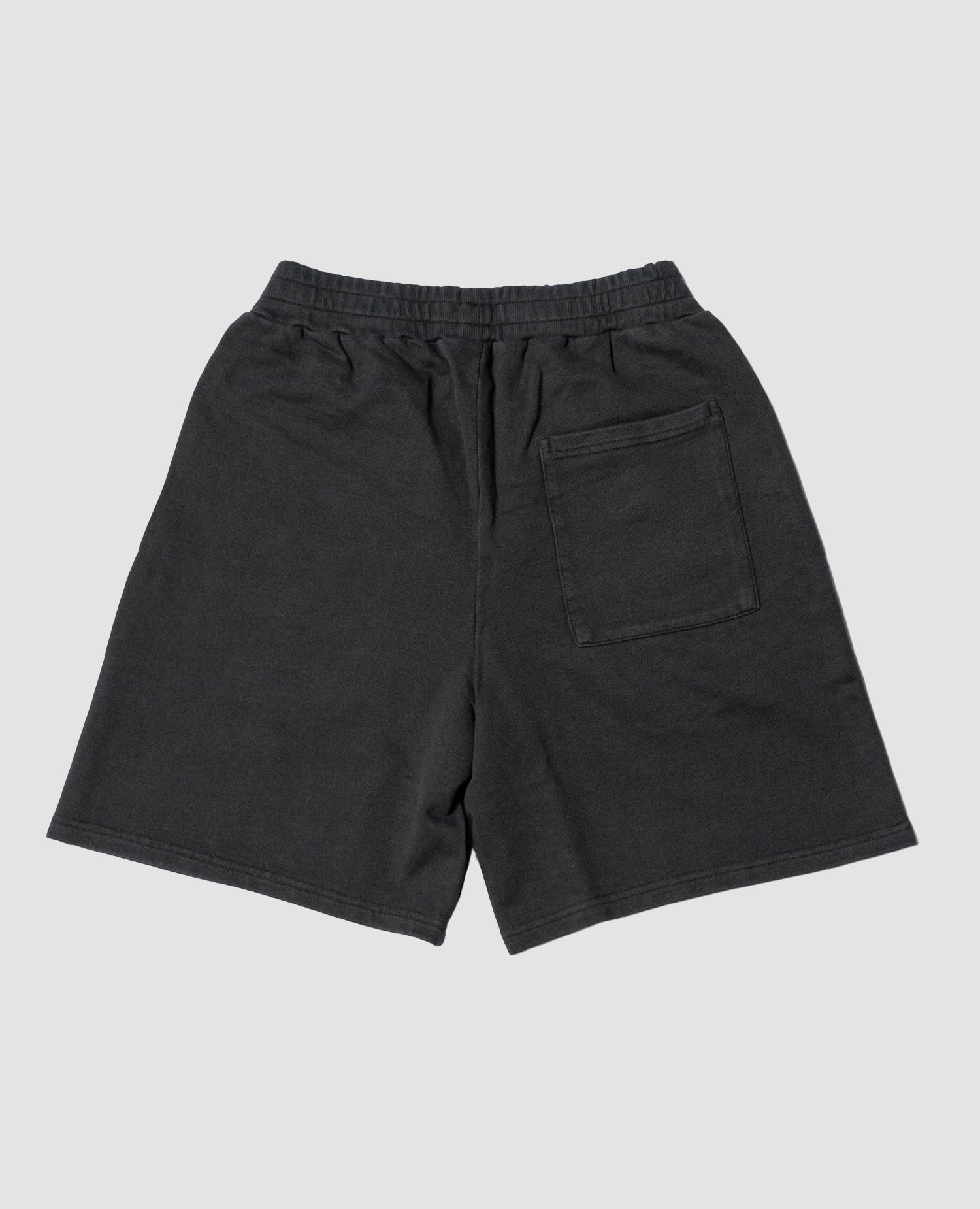 SFW Shorts Schwarz von NKSP – Rückansicht flach gelegt mit aufgesetzter Gesäßtasche