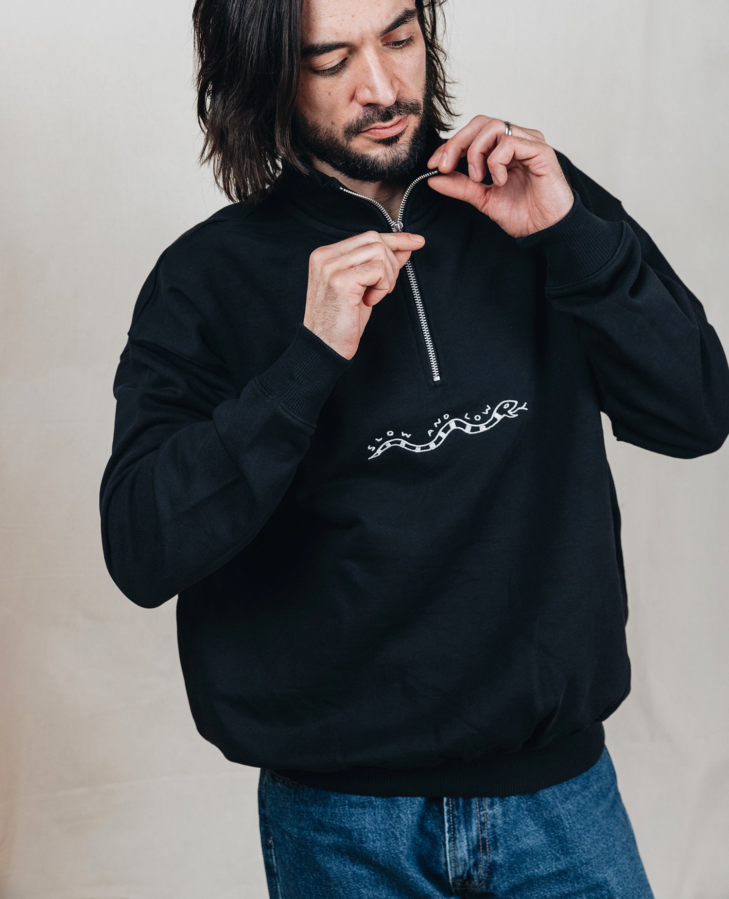 Slow And Low Half-Zip von NKSP – Vorderansicht