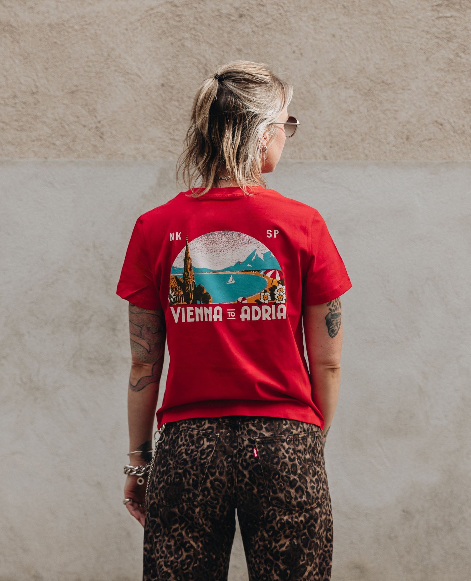 Vienna to Adria Damen T-Shirt Rot von NKSP – Vorderansicht