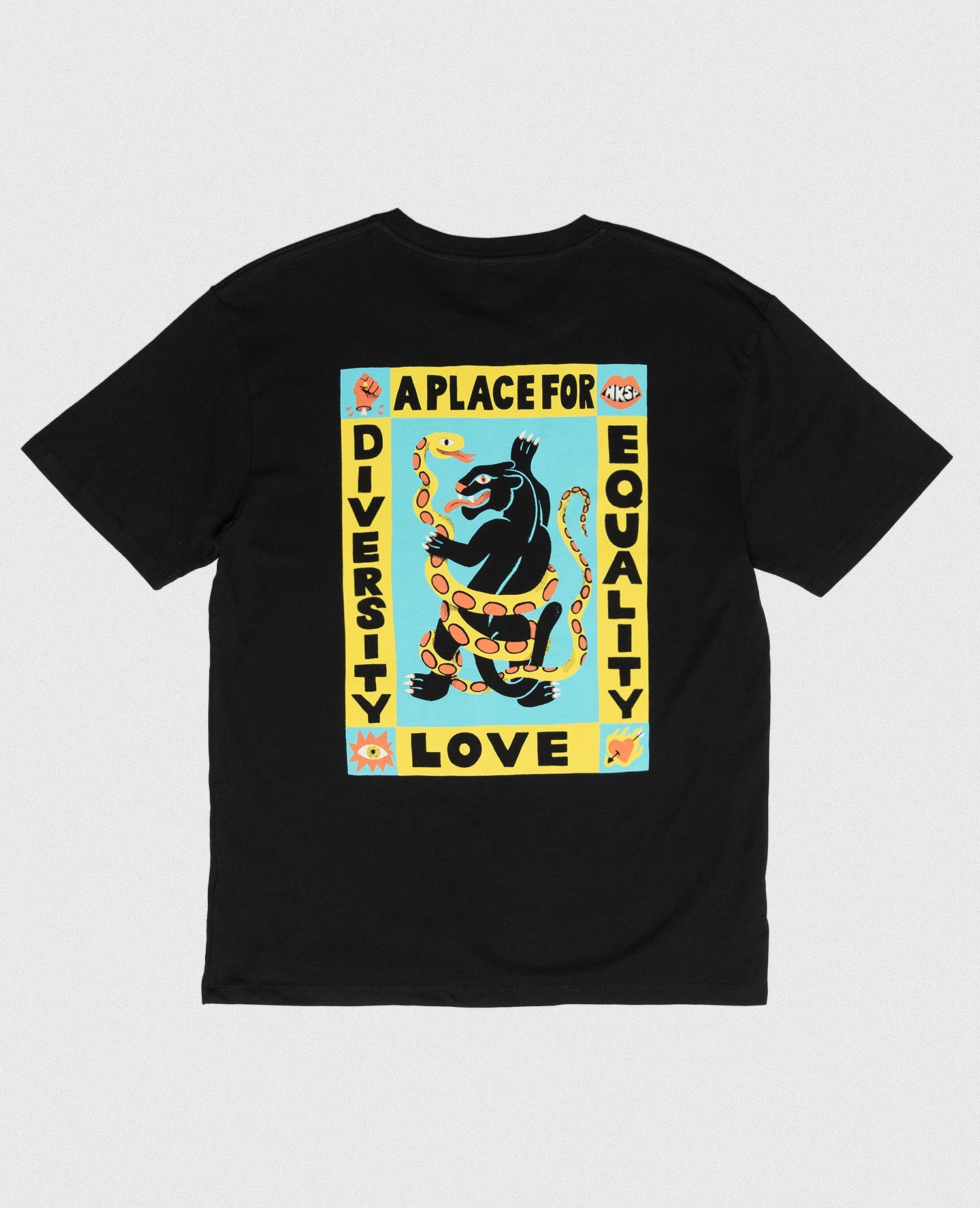 A Place For Diversity T-Shirt Schwarz von NKSP – Rückansicht flach gelegt mit buntem Druck
