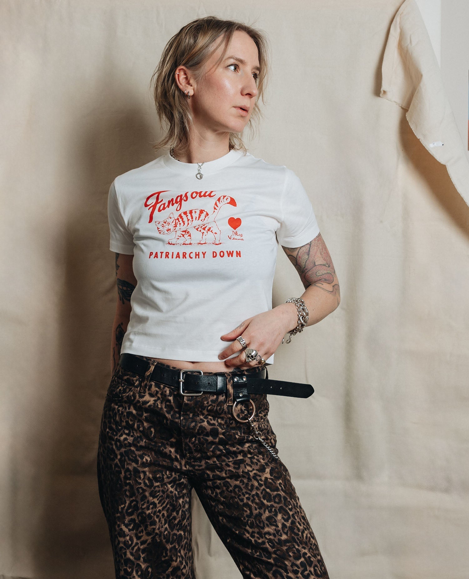 Fangs Out Patriarchy Down Baby T-Shirt Damen von NKSP