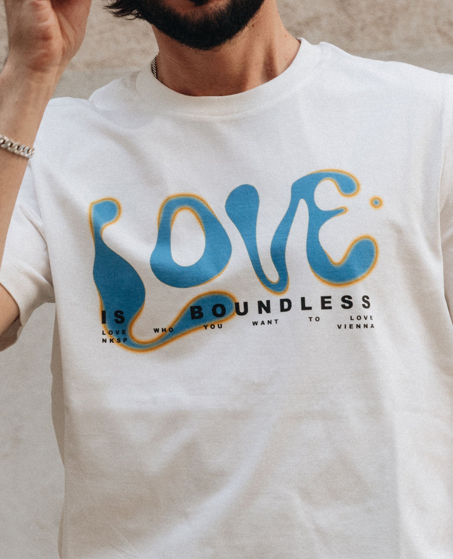 Love is Boundless T-Shirt von NKSP