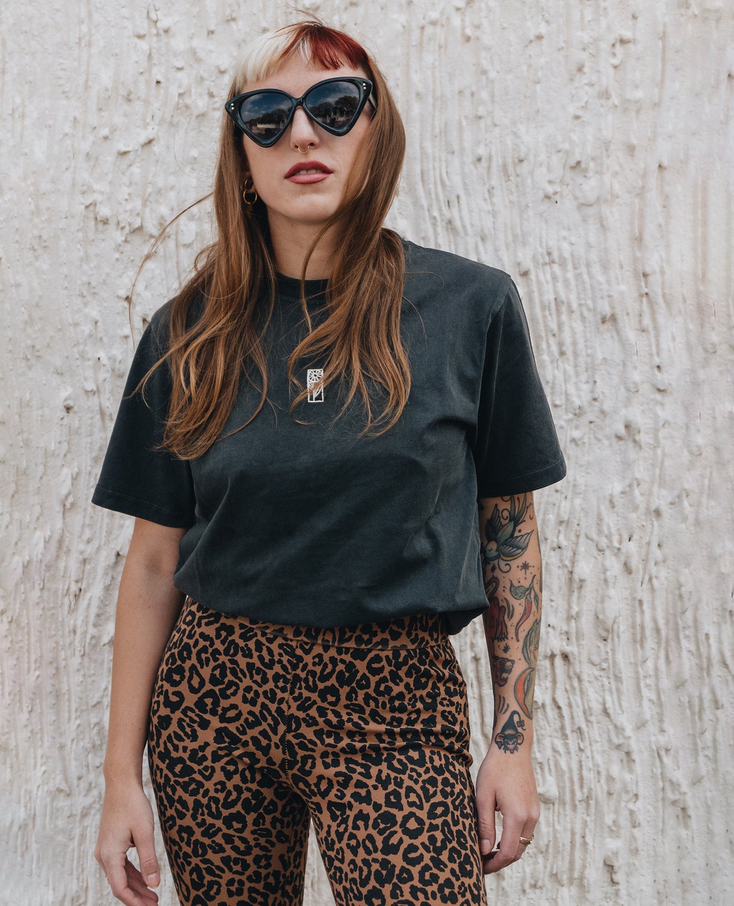 Blume T-Shirt Vintage Black von NKSP – Vorderansicht