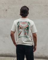 Wiener Märkte T-Shirt Off-White von NKSP – Backprint mit Marktgasse im Jugendstil-Rahmen, am Model