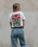 Mohnblumen T-Shirt Off-White von NKSP – gestickte Mohnblume, Vorderansicht