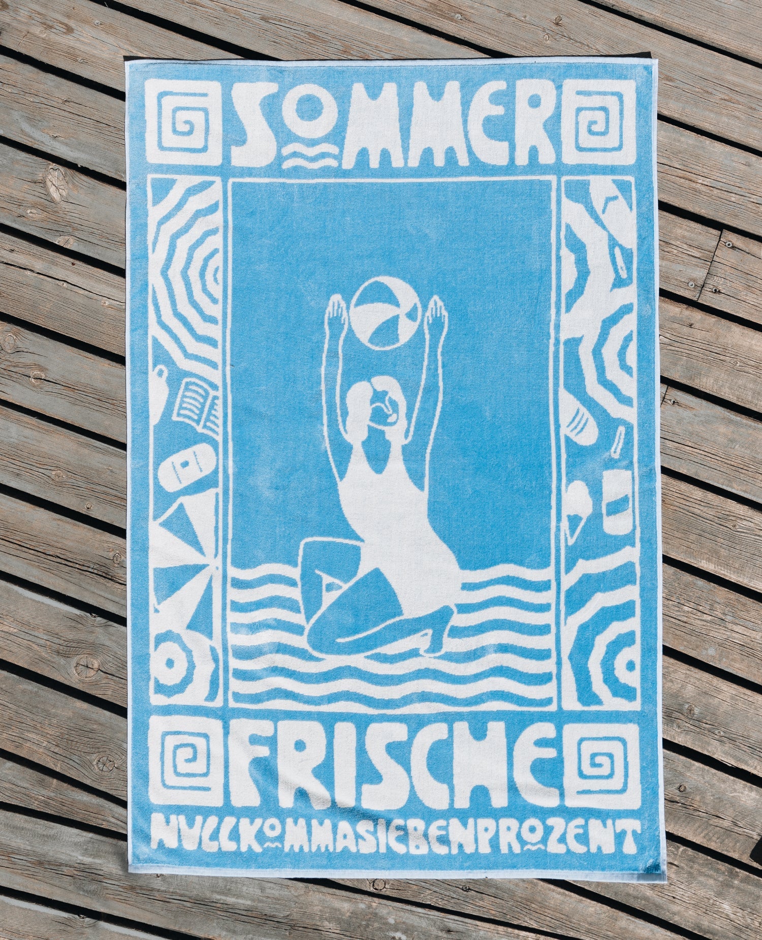 Sommerfrische Badetuch von NKSP – Velours, Wien-Motiv