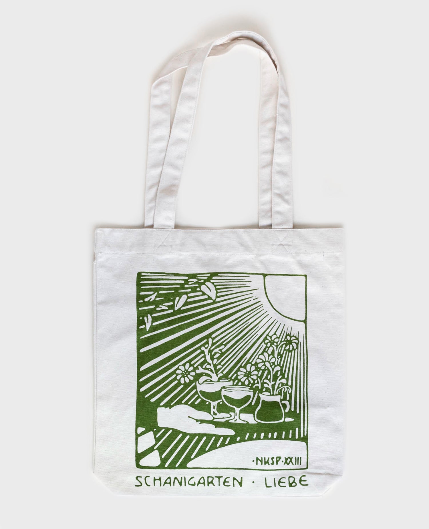 Schanigarten Liebe Tote Bag Natur von NKSP – grüner Print mit Sonne, Spritzergläsern und Blumen