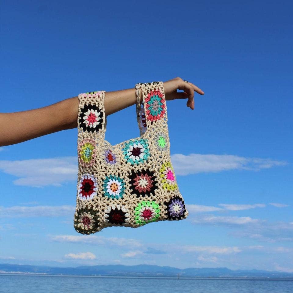 Retro Pattern Crochet Hand Bag: Beige