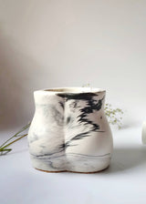 Vase für getrocknete Blumen der weiblichen Silhouette