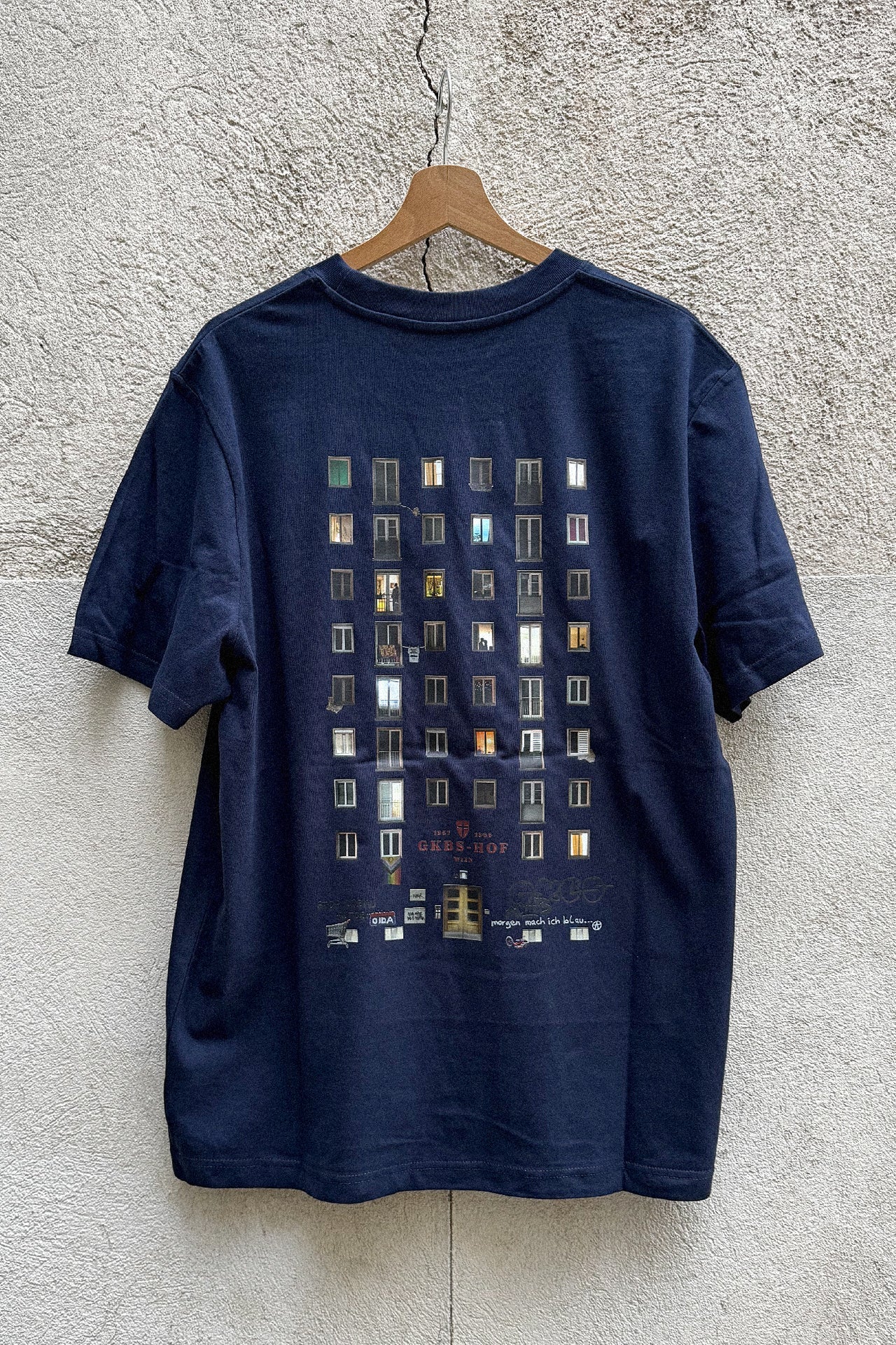 GEMEINDEBAU BEI NACHT LOOSE FIT T-SHIRT