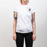 Love Dogs Hate Racism T-Shirt Weiß von NKSP – Vorderansicht am Model